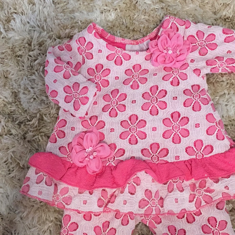 Girls matching Cach Cach set